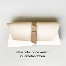 Load image into Gallery viewer, LILY pouch